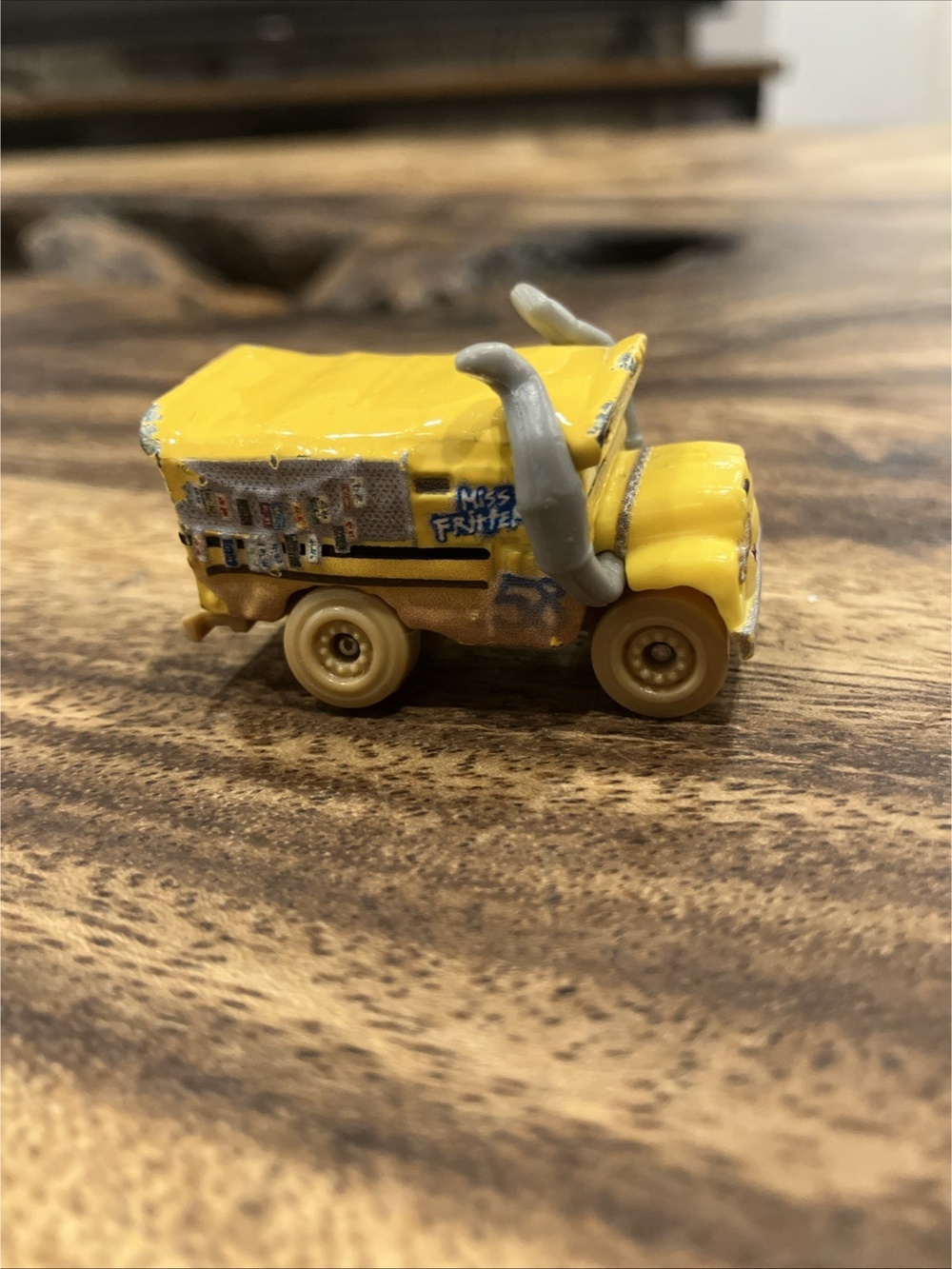 Disney Pixar Cars Mini Racers Thunder Hollow Muddy Miss Fritter Bus 2017 - Picture 4 of 5